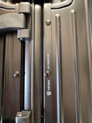 Maleta de cabina Rimowa aluminio negro
