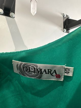 Vestido corto verde con detalle dorado