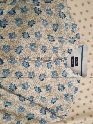 Camicia uomo fantasia fiori blu e bianchi