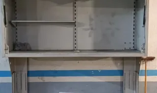 Armadio da garage in metallo grigio