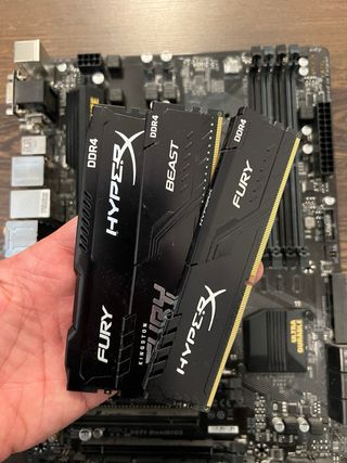 3x 8GB DDR4 HyperX Fury RAM