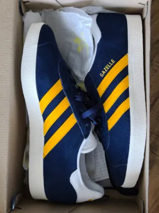 Zapatillas Adidas Gazelle Azul Marino y Amarillo