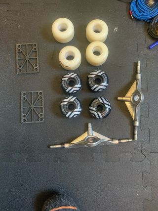 Ruedas, alzadores y ejes de skate