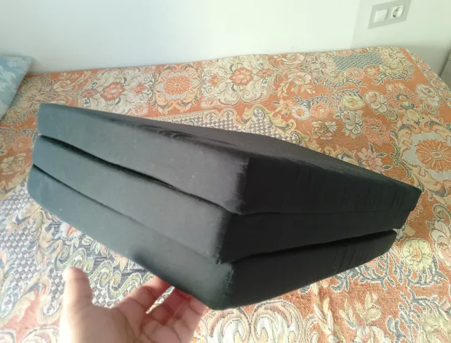 Colchón negro plegable