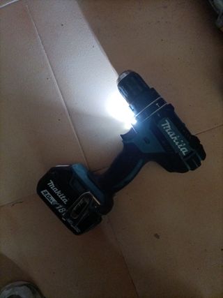 Taladro Makita DHP 482 con batería