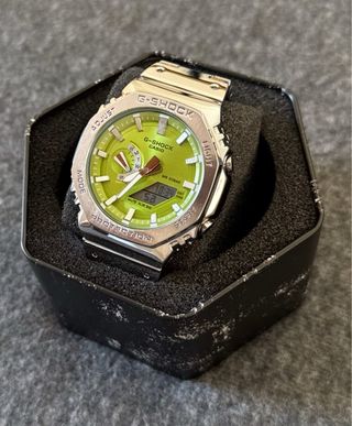 Reloj Casio de acero plateado y dial verde