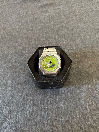 Reloj Casio de acero plateado y dial verde