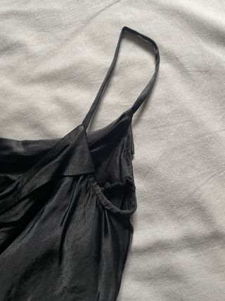 Top Zara asimétrico con cadena