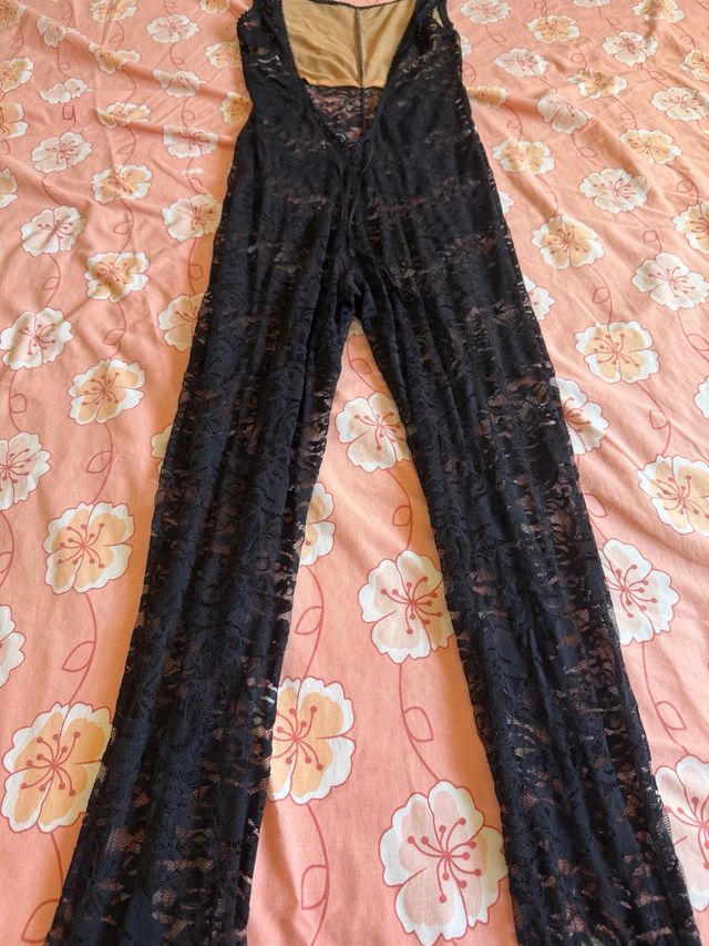 Mono de encaje negro