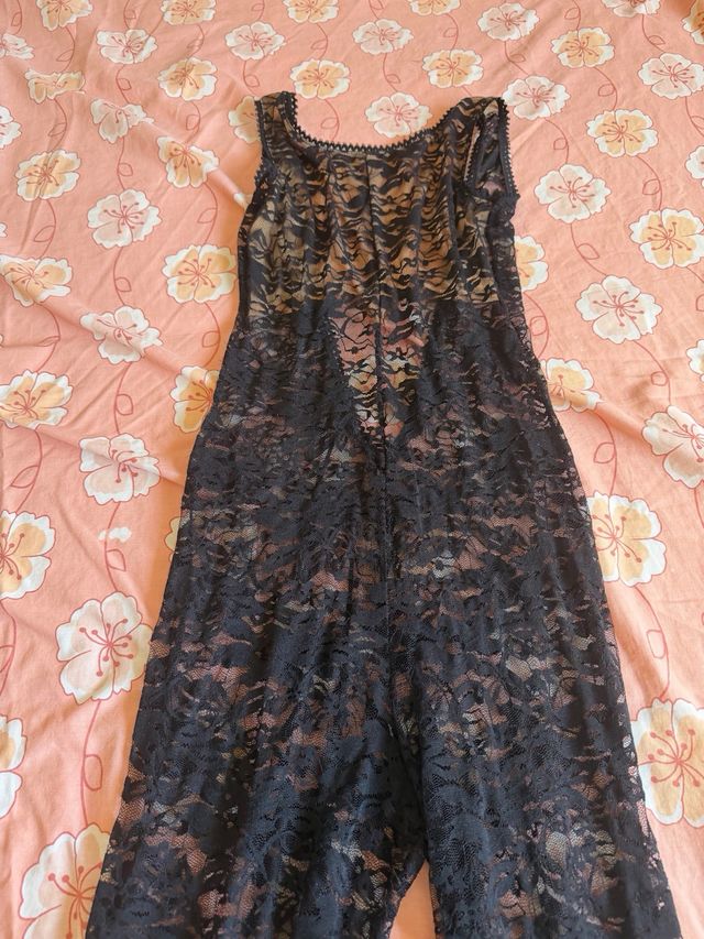 Mono de encaje negro