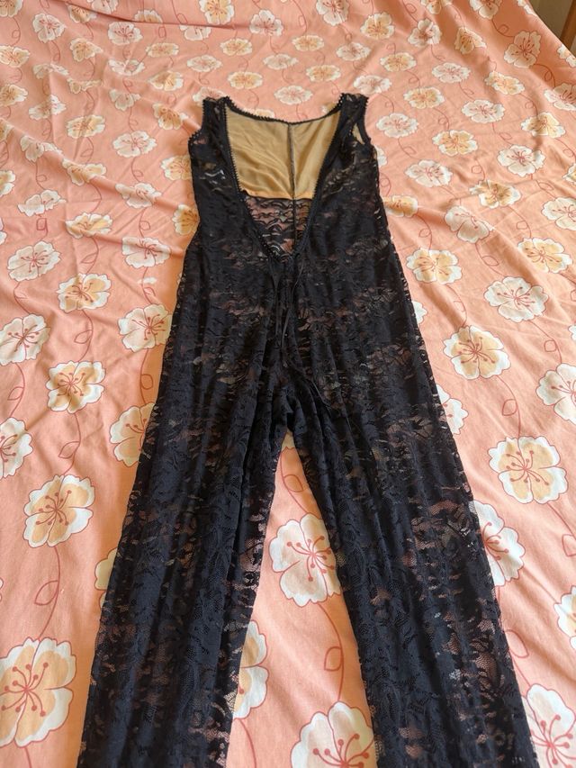 Mono de encaje negro