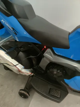 Moto a batería BMW K1300S Azul
