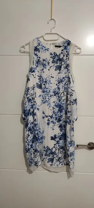 Blusa floral azul y blanca
