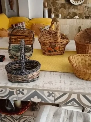 Cestas de mimbre varias