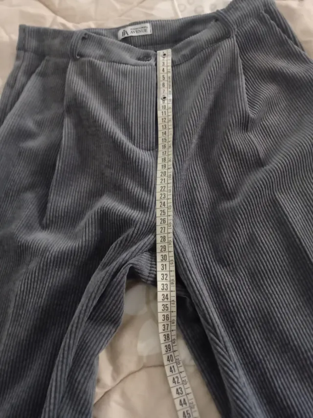 Pantaloni donna velluto grigio cropped