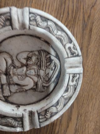 Cenicero de México con diseño azteca