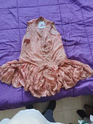 Vestido corto salmón volantes talla L