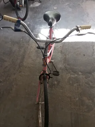 Bicicleta antigua rosa