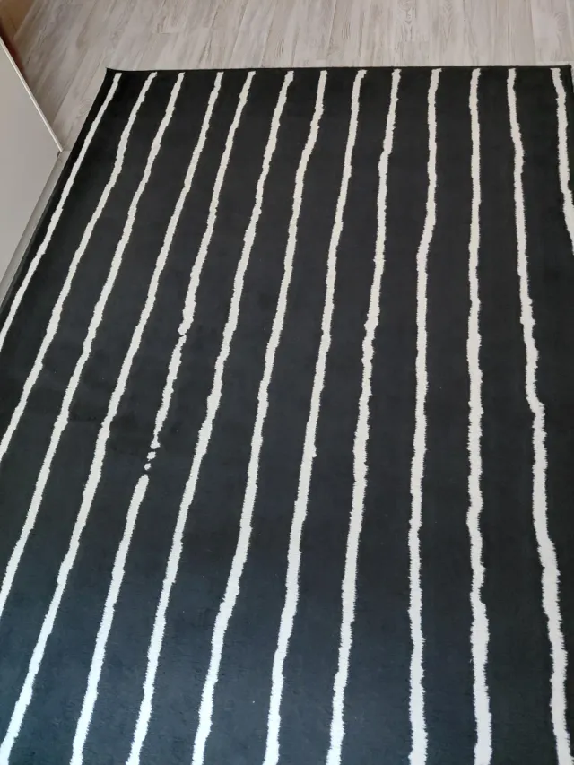 Alfombra Ikea Rayas Blancas y Negras