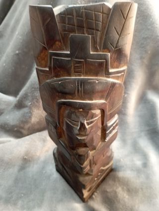 Figura artesanal mexicana tallada en madera – arte