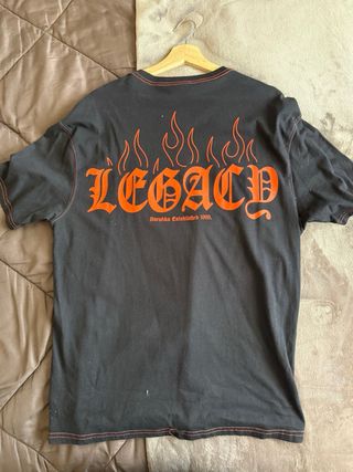 Camiseta negra con estampado de palmeras