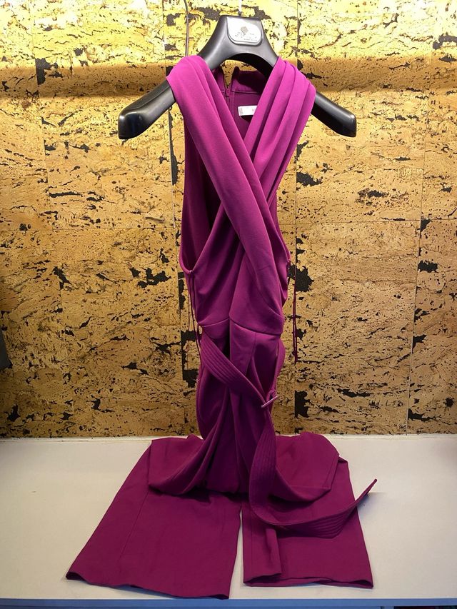 Mono morado elegante