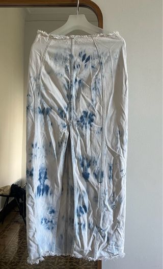 Falda vaquera Stradivarius tie-dye talla 36