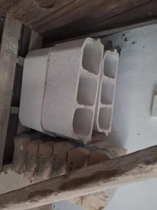 Ladrillos huecos de hormigón