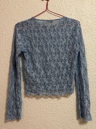 Blusa Stradivarius azul encaje manga larga 