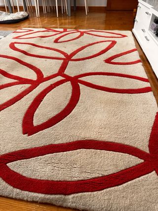 Alfombra grande salón beige y roja