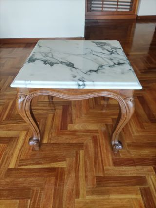 Mesa auxiliar mármol y madera
