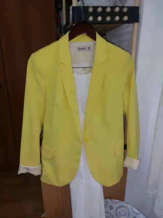 Americana amarilla Stradivarius Talla M