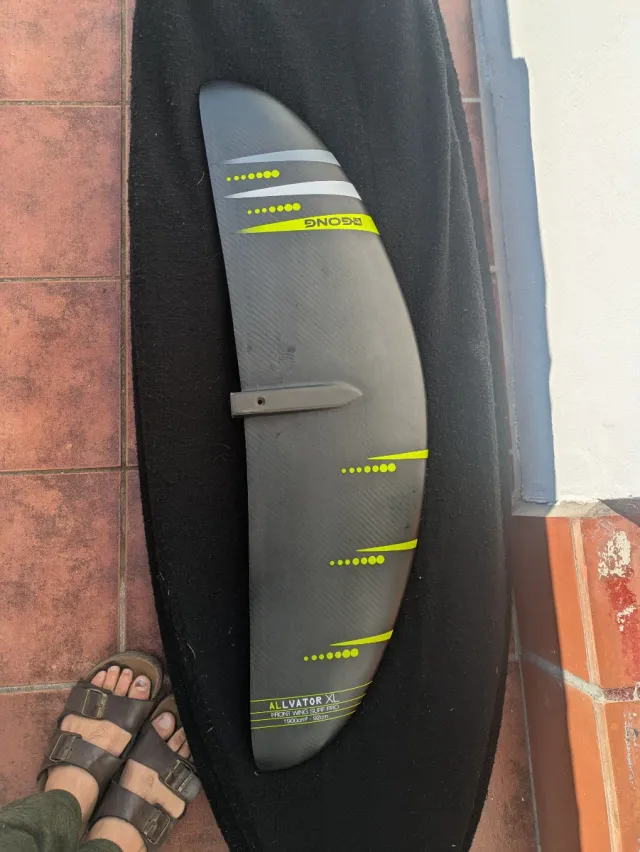 Kit Surf Foil GONG 48L con alas 1900 y 1150 