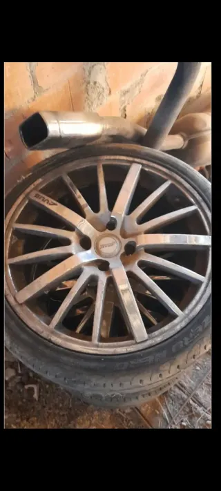 Llantas 17 4 tornillos