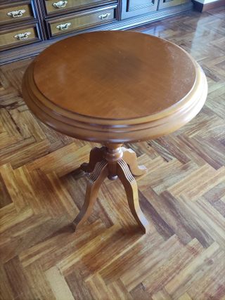 Mesa auxiliar redonda de madera