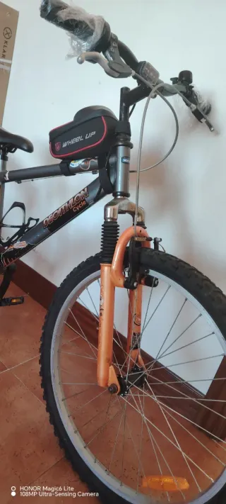 Bicicleta Decathlon Cycle naranja y negro