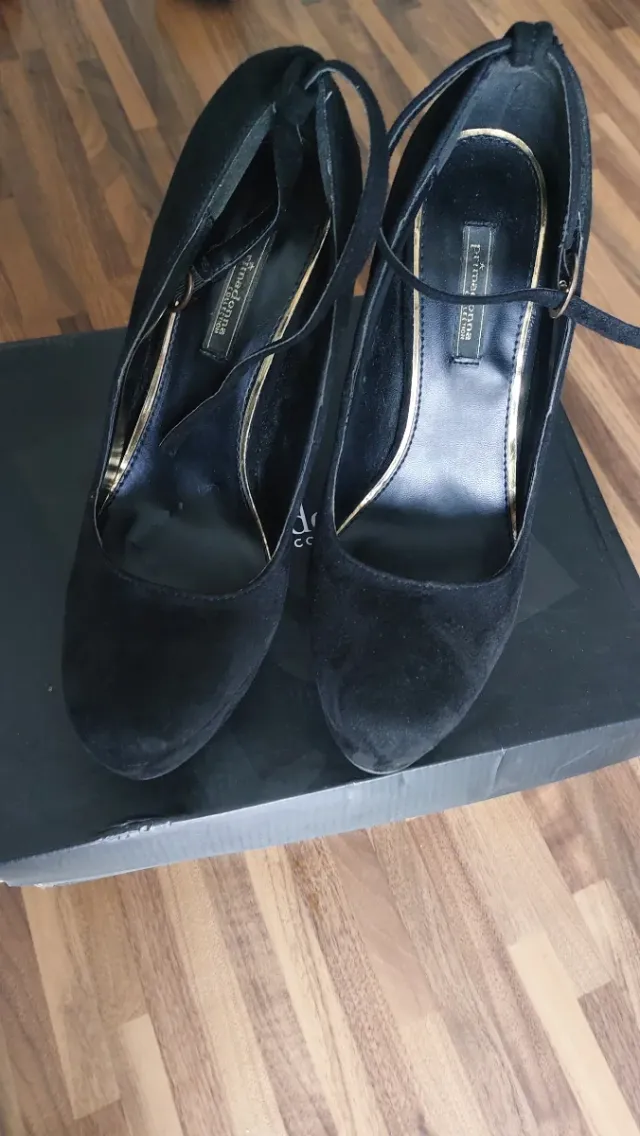 Scarpe scamosciate nere Primadonna con cinturino