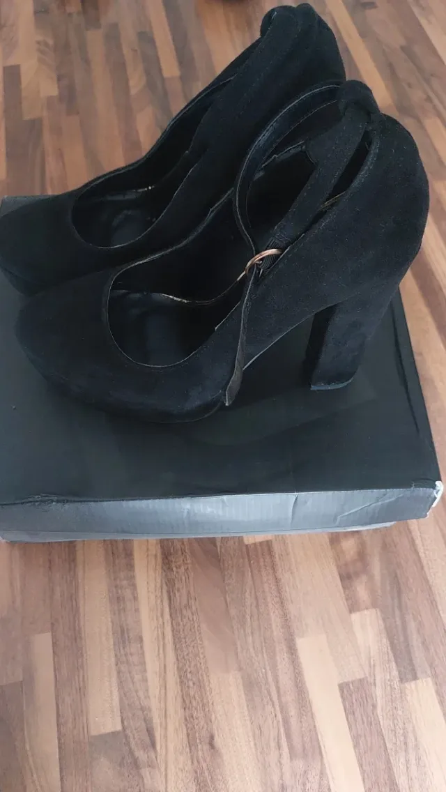 Scarpe scamosciate nere Primadonna con cinturino