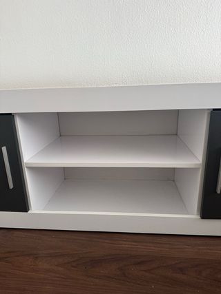 Mueble de comedor blanco y negro
