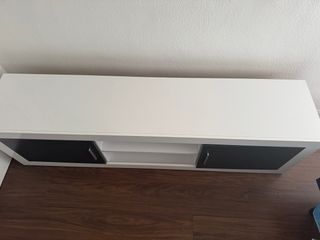 Mueble de comedor blanco y negro
