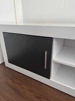 Mueble de comedor blanco y negro
