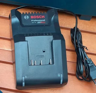Cargador Bosch Professional 18V 4A