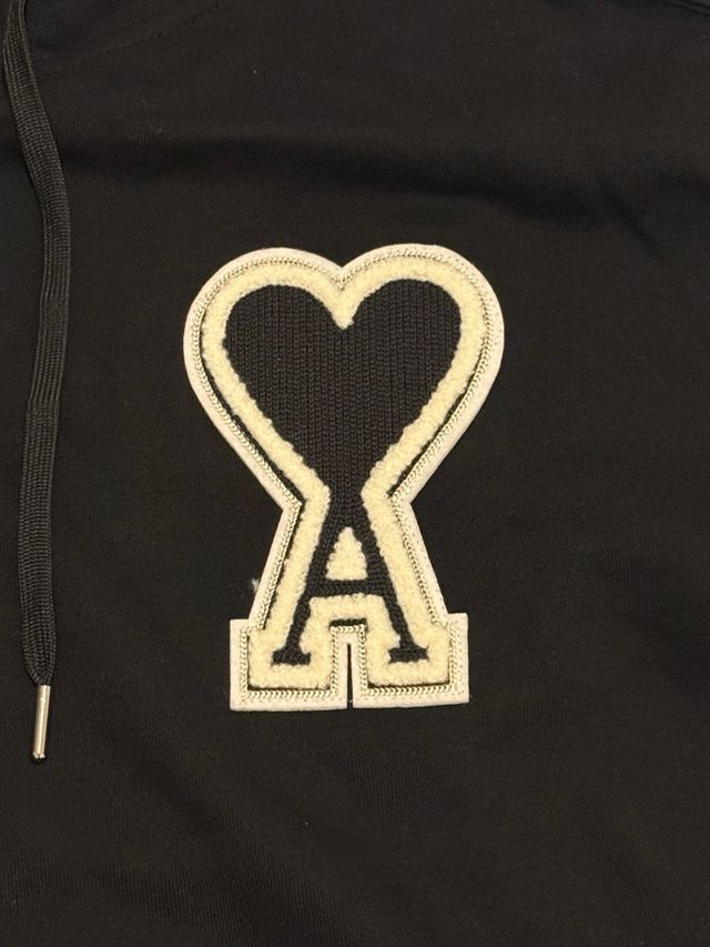 Sudadera Ami Negra con Logo Corazón