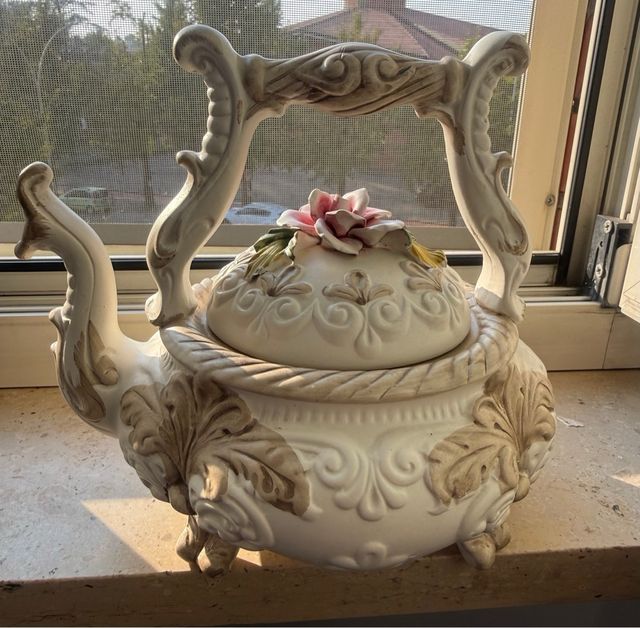 Teiera Capodimonte decorata