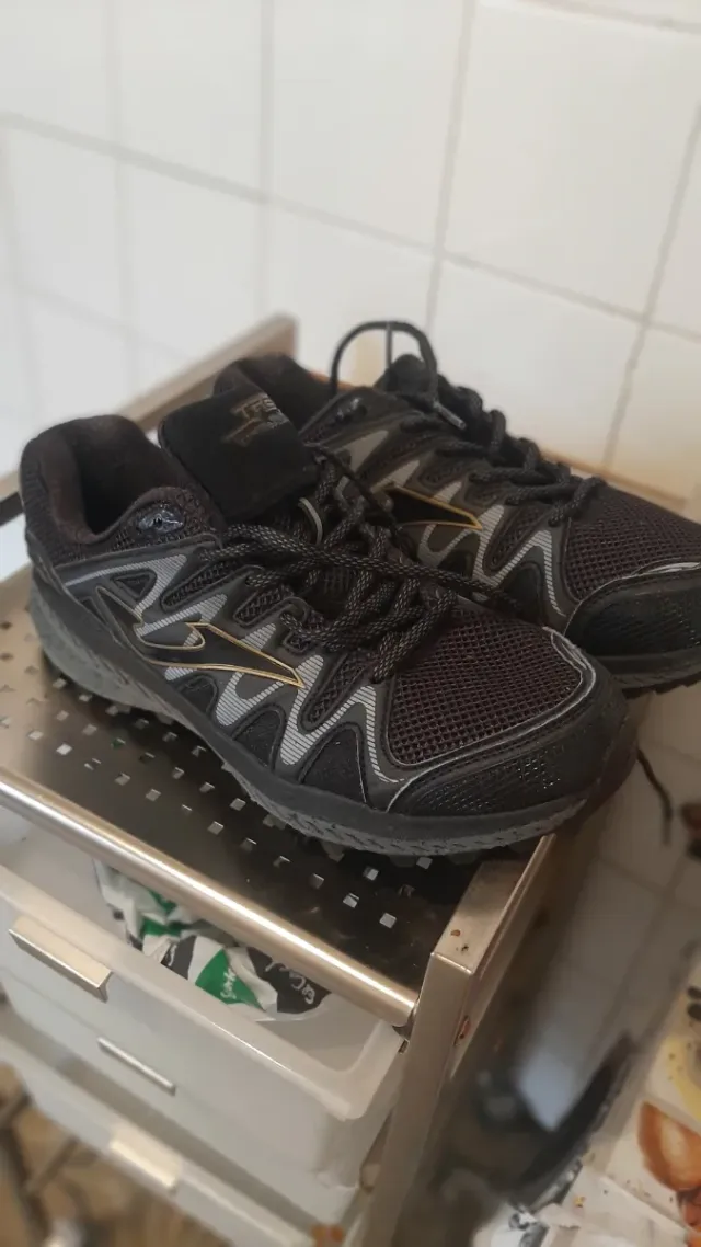 Zapatillas Joma Negras y Grises