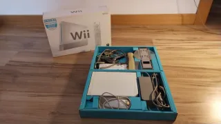 Nintendo Wii con caja original y 2 mandos 