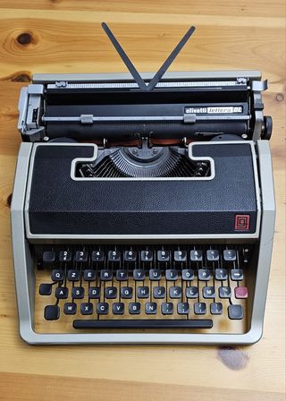 Macchina da scrivere Olivetti Lettera DL