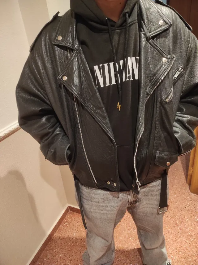 Cazadora de Piel Negra