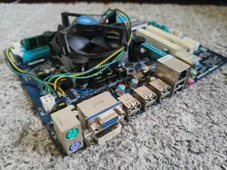 Placa Base Gigabyte GA-H55M + Tarjeta Gráfica +RAM