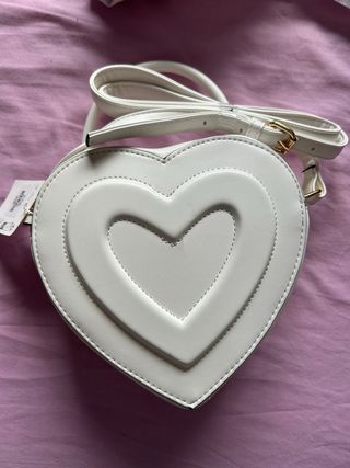 Bolso blanco con forma de corazón